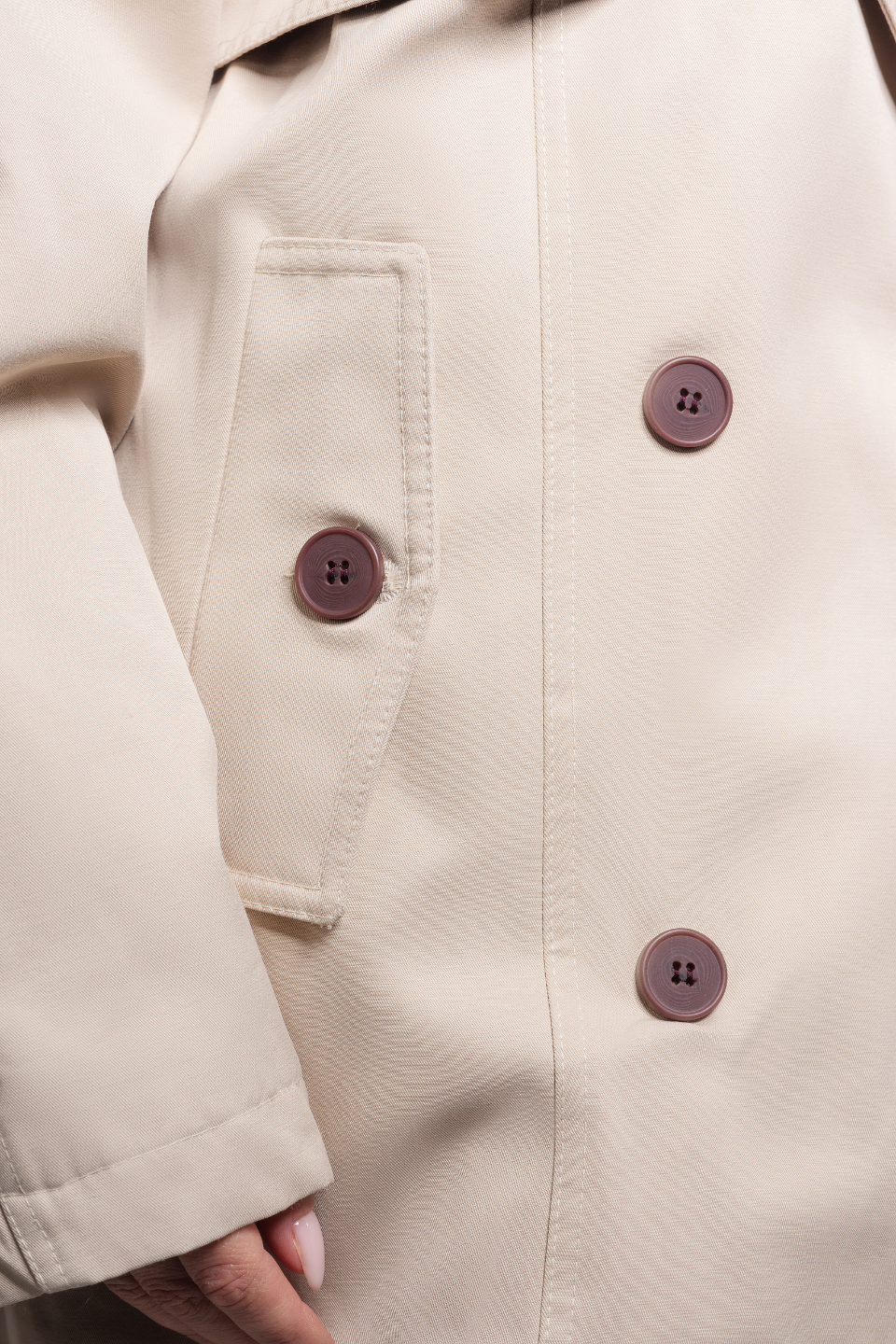 Oversized Trenchcoat with burgundy details