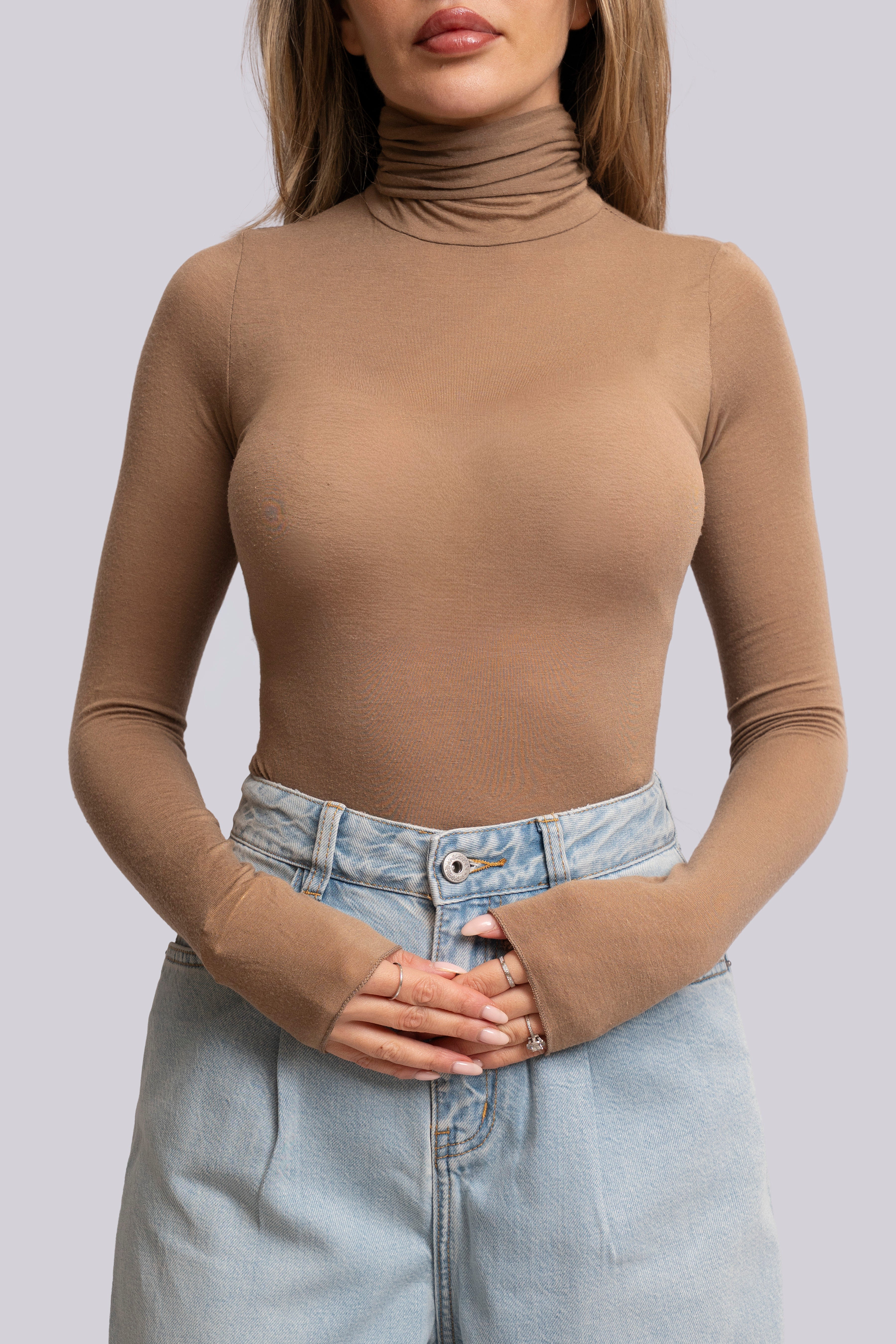Cashmere turtleneck top in Beige