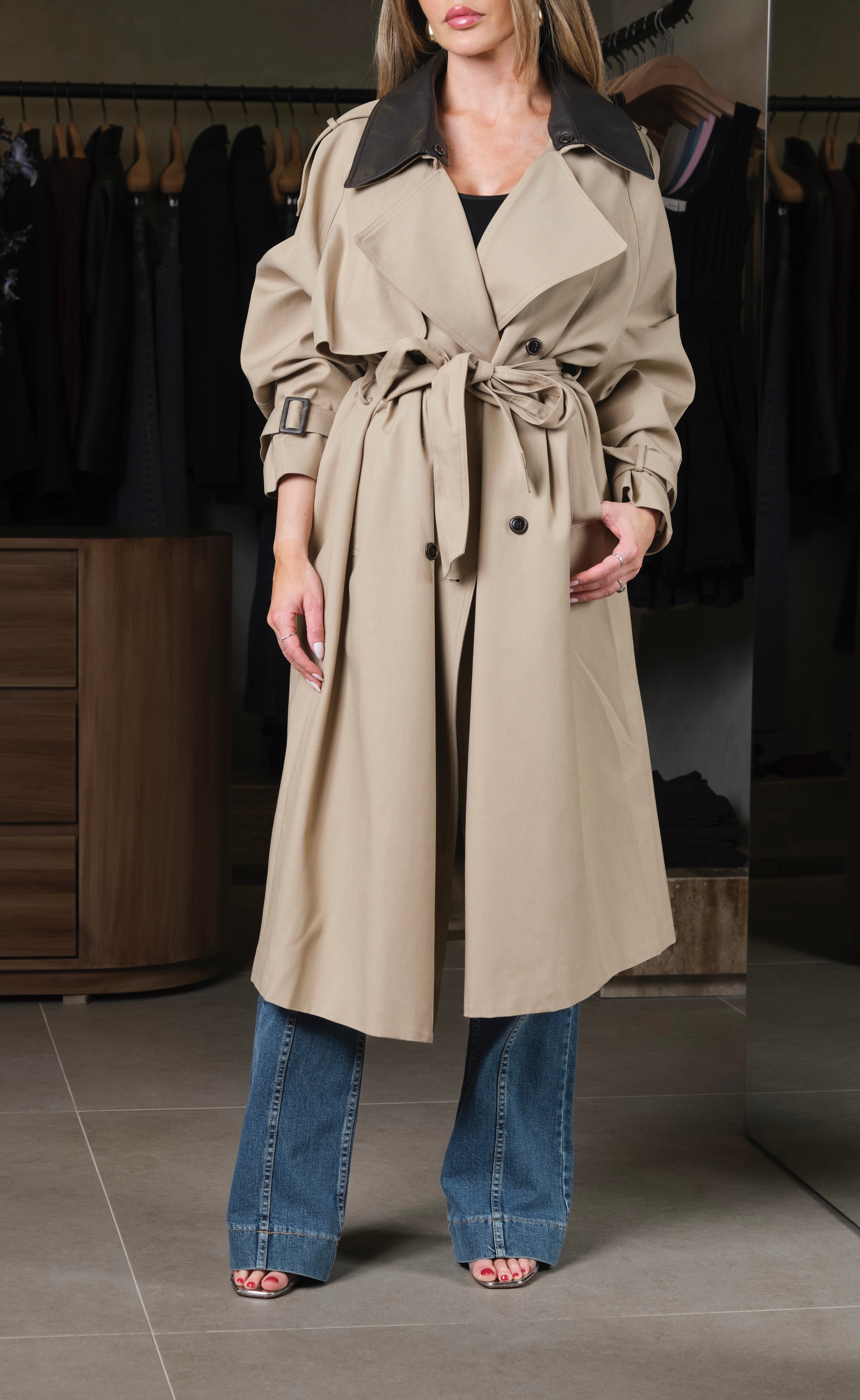 Trenchcoat with leather