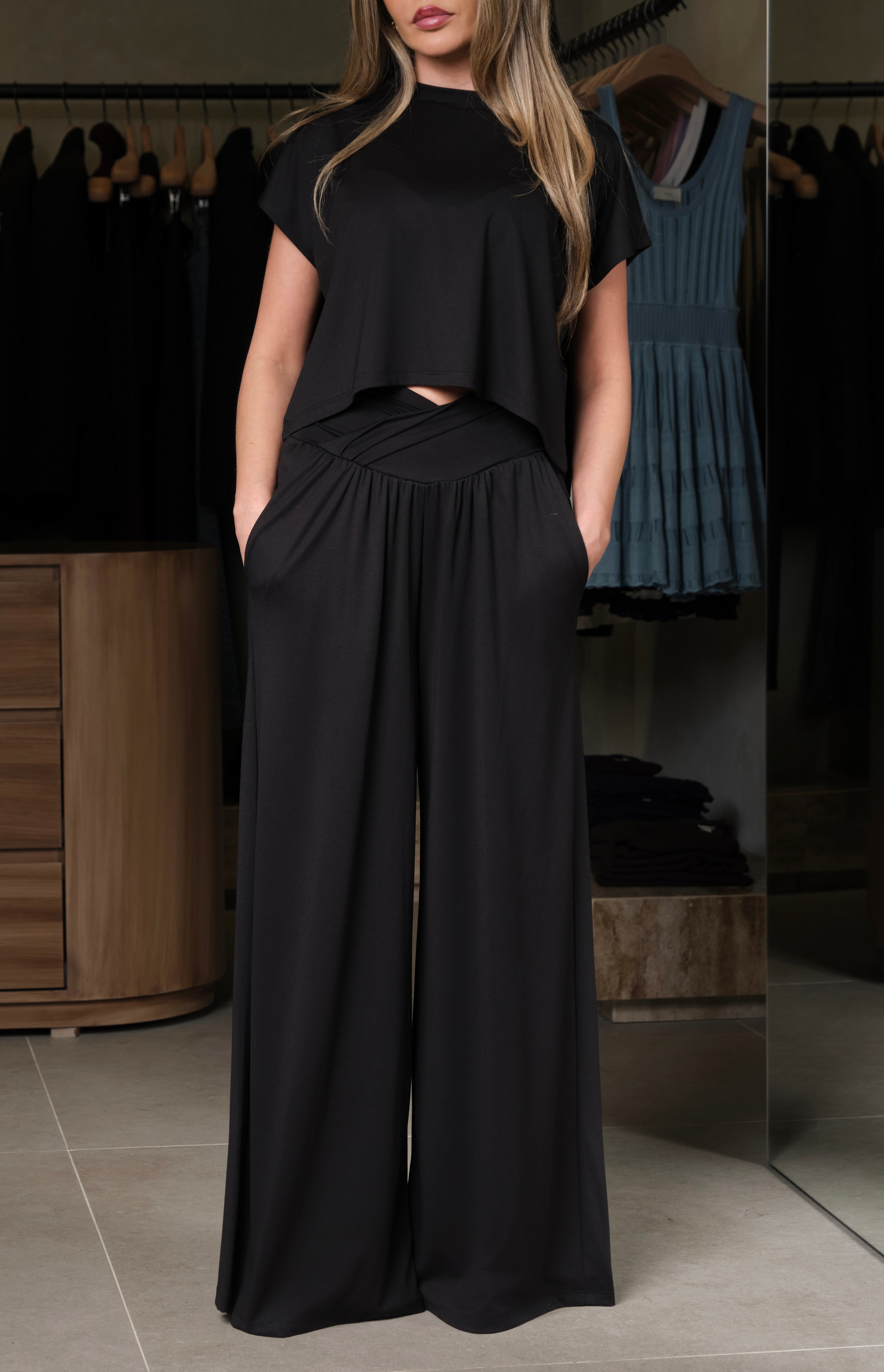 Twisted pants in Black