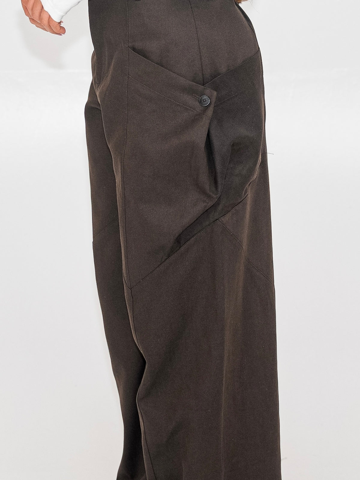 Navan cargo pants brown