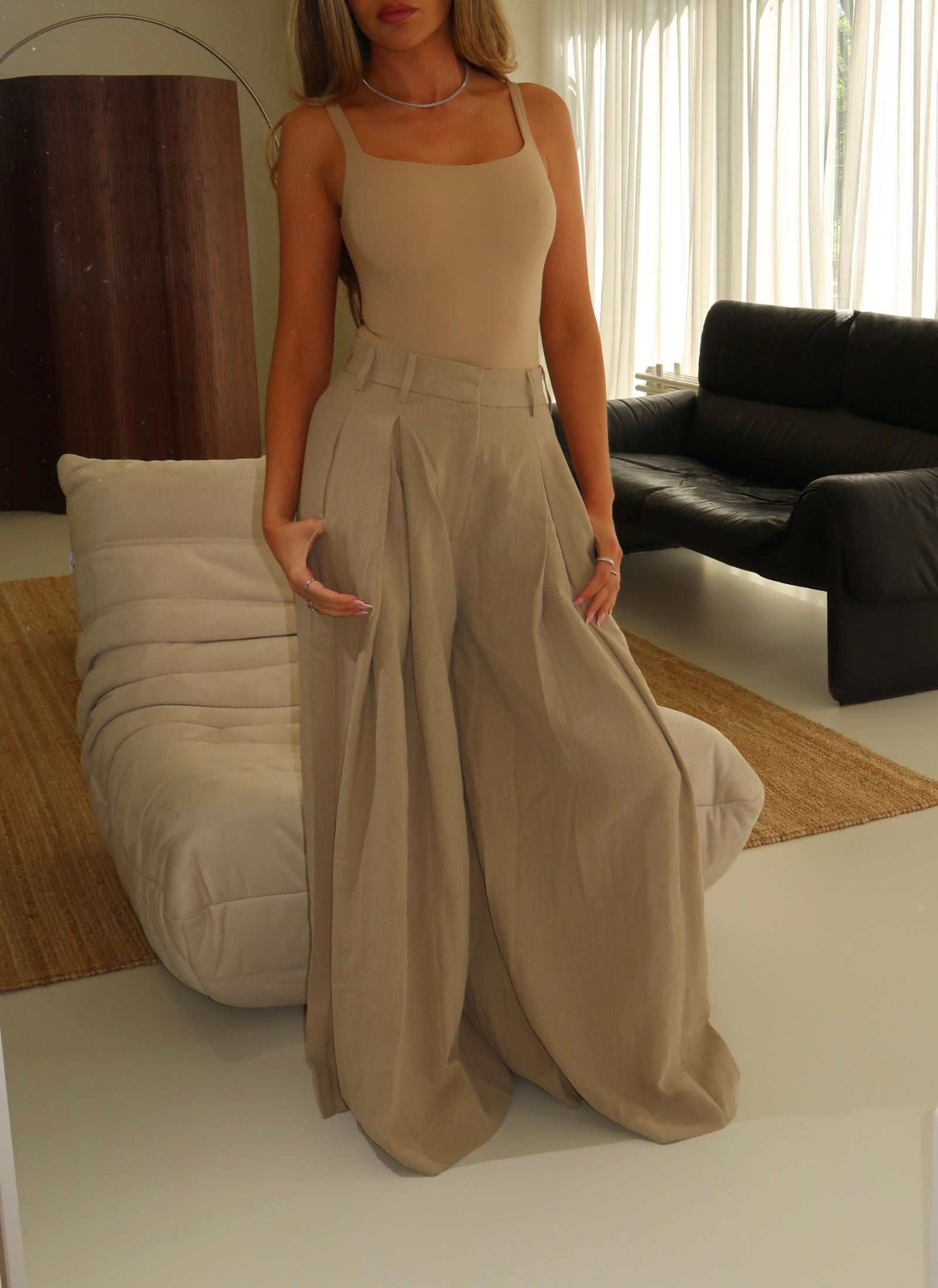 Linen pantalon in beige